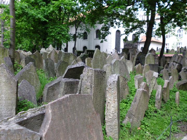 2014-04 Prague - Cimetière juif 003.JPG